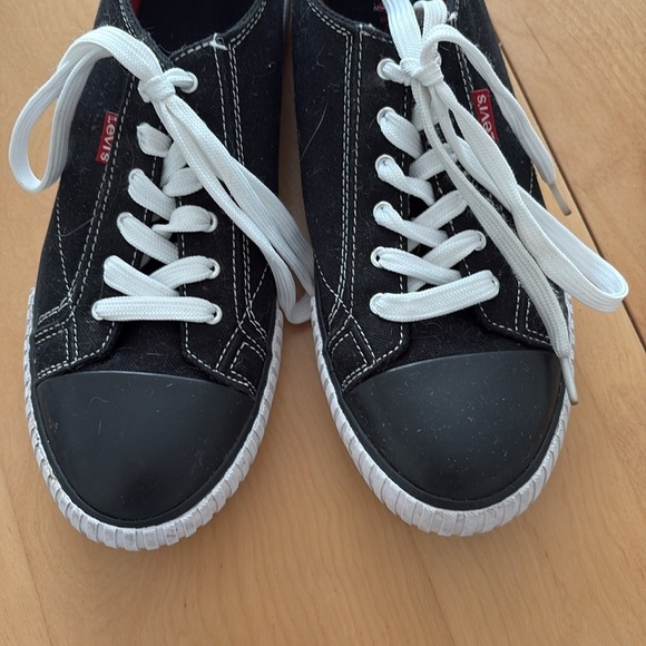 Levi’s Women’s black canvas lace up sneakers. Size 8.5 - Picture 2 of 7